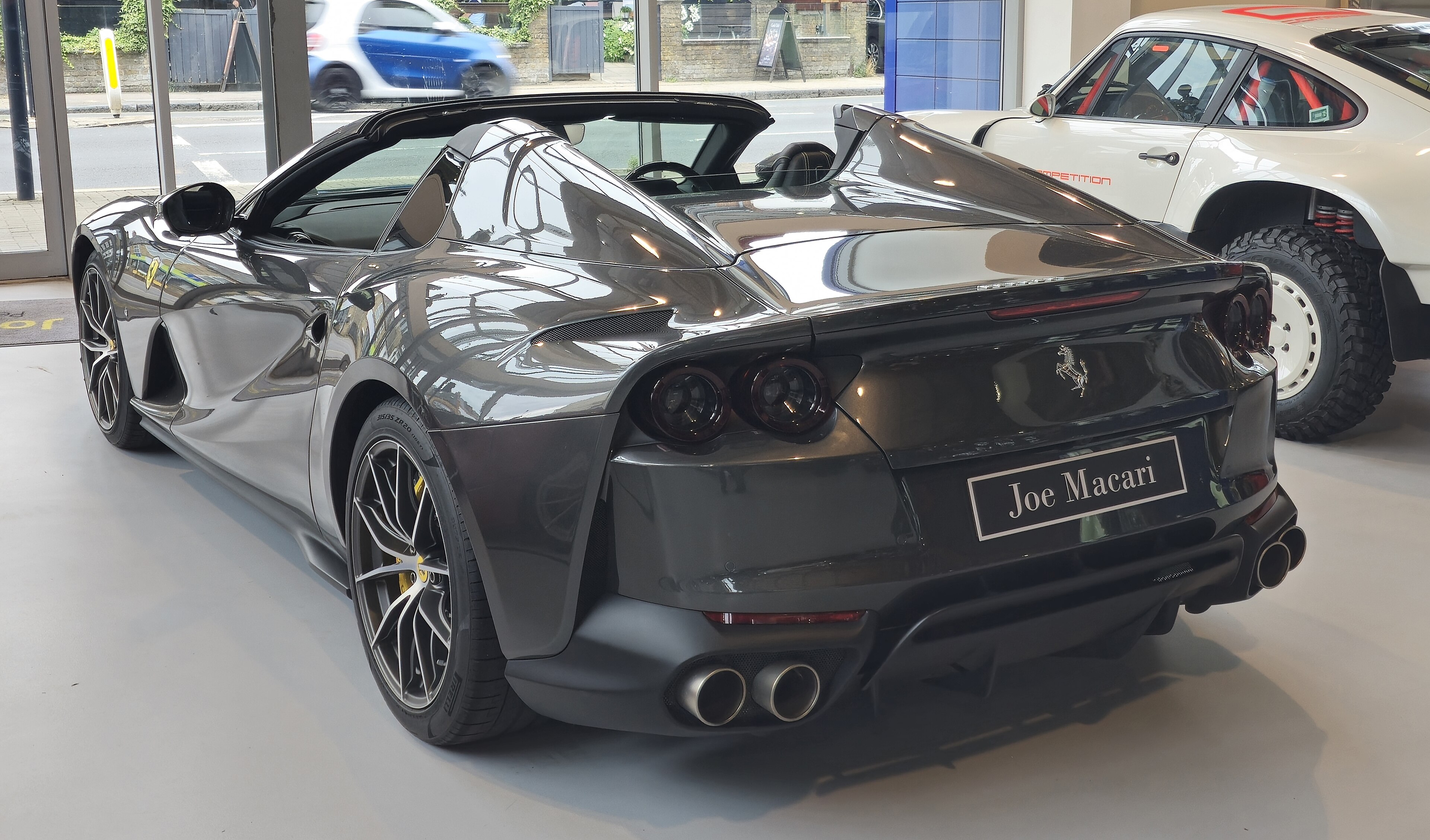 Ferrari 812